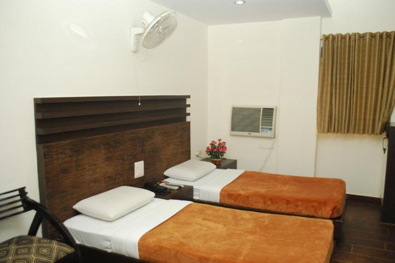 Hotel Aman Deluxe Nueva Delhi Exterior foto