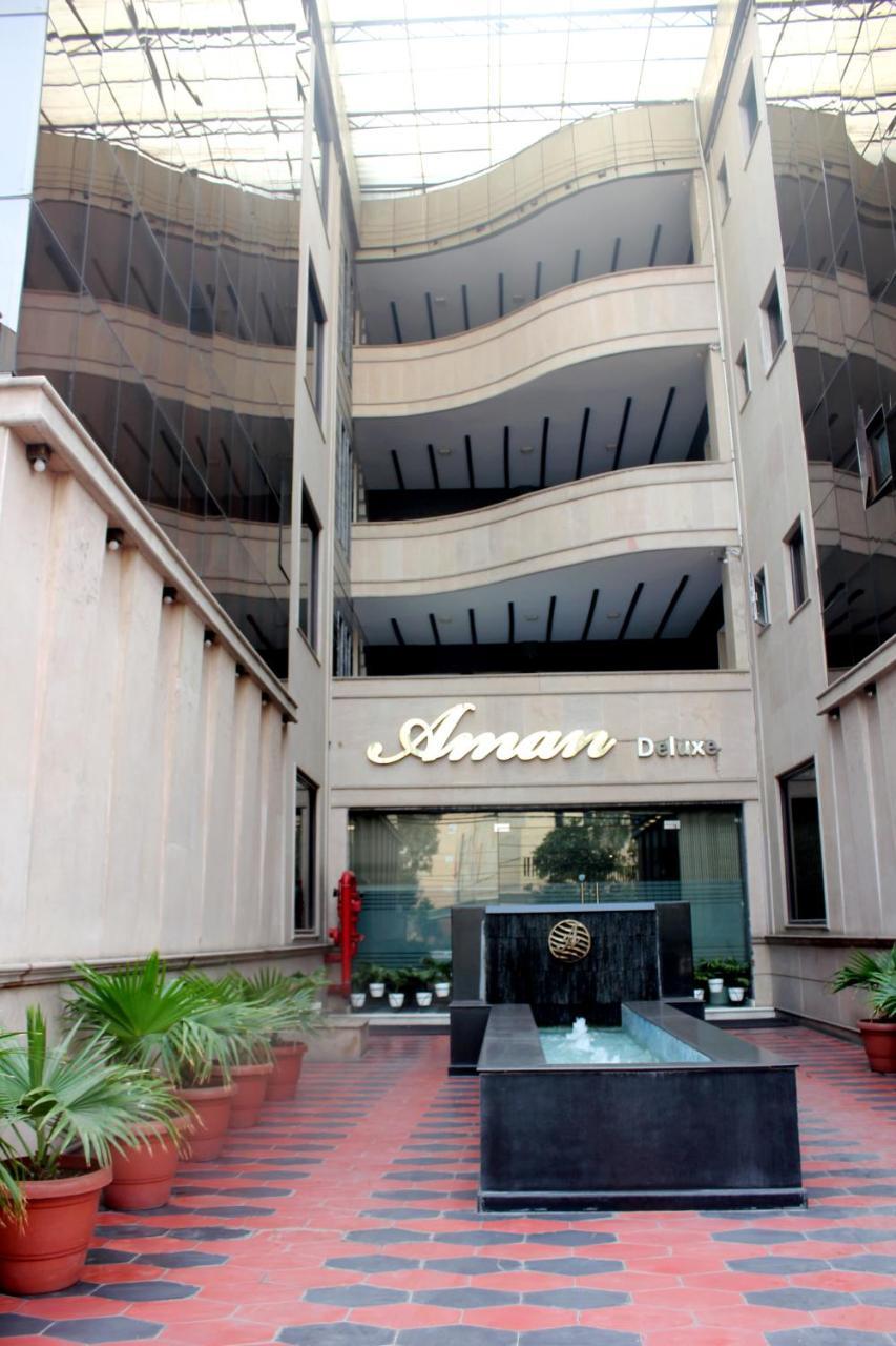 Hotel Aman Deluxe Nueva Delhi Exterior foto