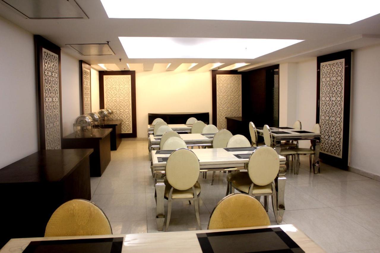 Hotel Aman Deluxe Nueva Delhi Exterior foto